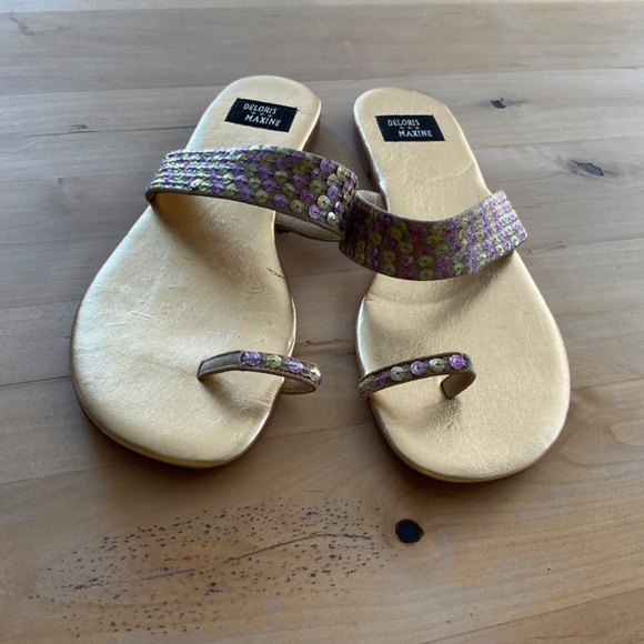 DELORIS & MAXINE VINTAGE TOE RING SANDALS - Picture 4 of 4